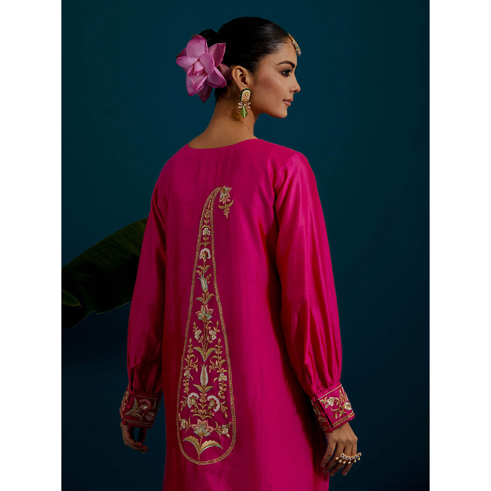 Anantaa by Roohi Trehan Pink Round Hem Kurta With Back Motif