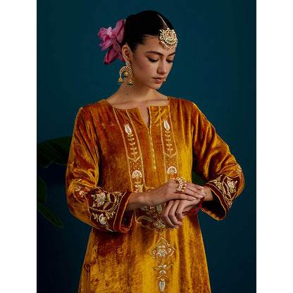 Anantaa by Roohi Trehan Mustard Orange Velvet Round Neck Kurta