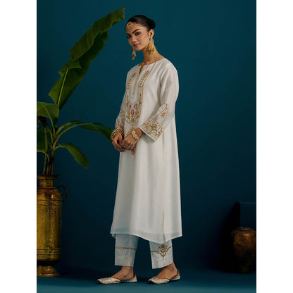 Anantaa by Roohi Trehan Off White Round Neck Long Yoke Kurta with Pant (Set of 2)