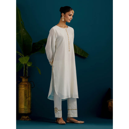 Anantaa by Roohi Trehan Off White Round Hem Kurta Back Motif with Pant (Set of 2)