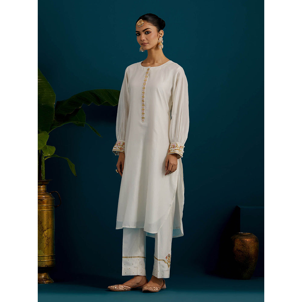Anantaa by Roohi Trehan Off White Round Hem Kurta Back Motif with Pant (Set of 2)