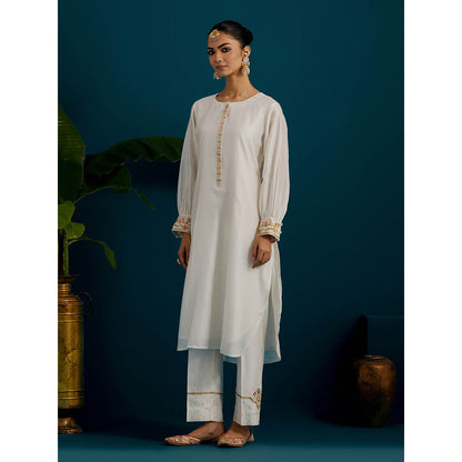Anantaa by Roohi Trehan Off White Round Hem Kurta Back Motif with Pant (Set of 2)