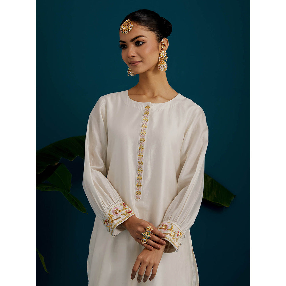 Anantaa by Roohi Trehan Off White Round Hem Kurta Back Motif with Pant (Set of 2)