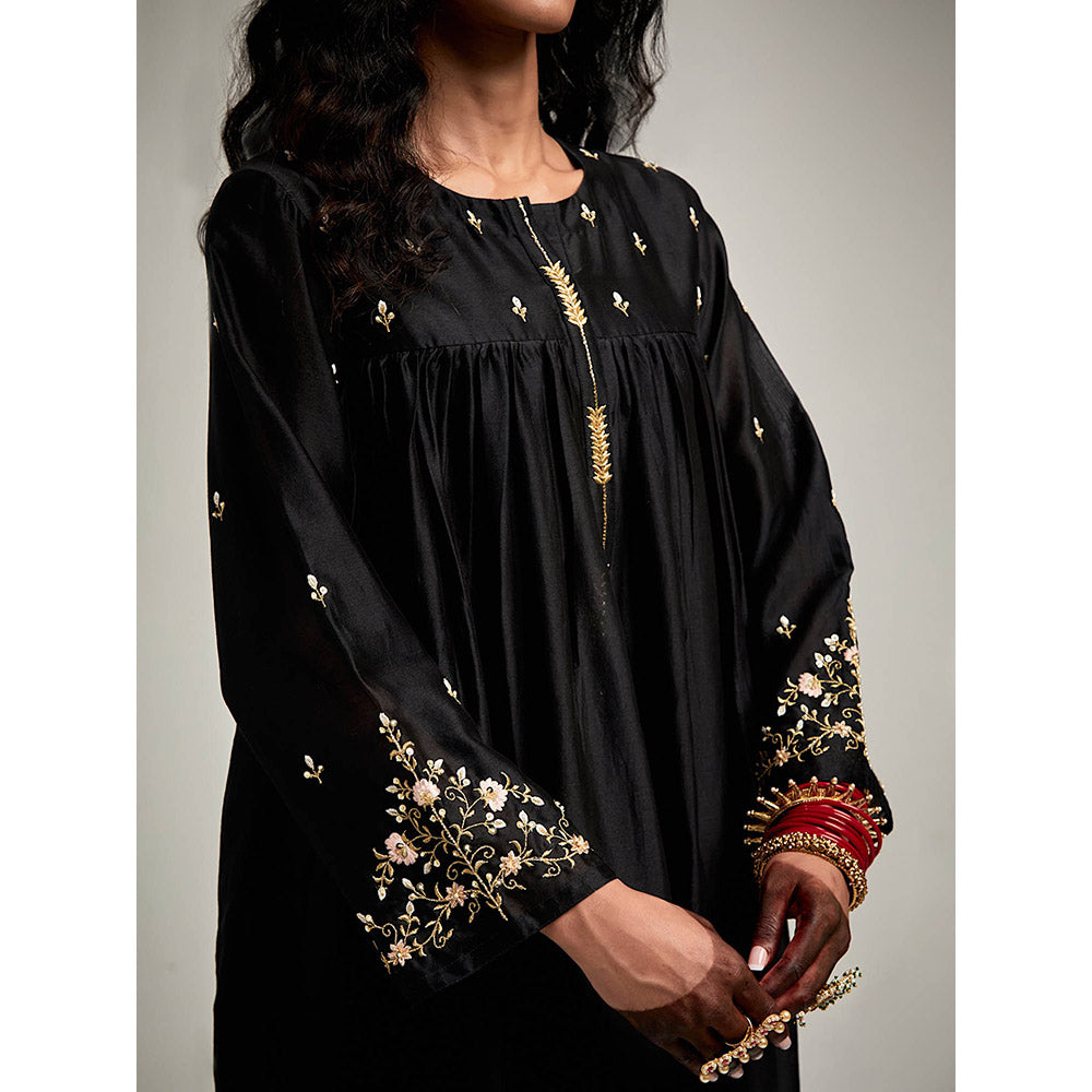 Anantaa by Roohi Trehan Short Embroidered Yoke Kurta With Pant - Black