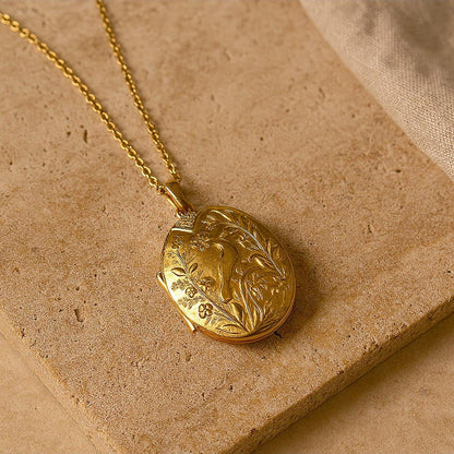 ANUSHKA JAIN JEWELLERY Nature Locket Necklace