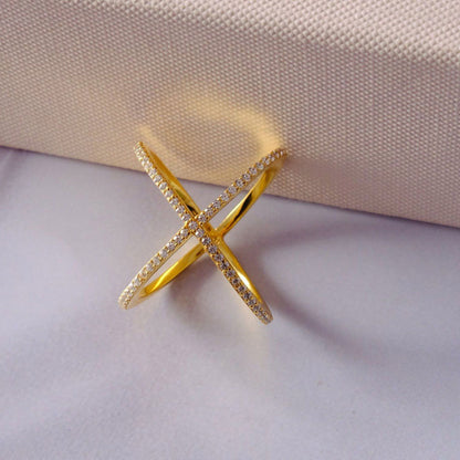 ANUSHKA JAIN JEWELLERY Criss Cross Diamond Ring
