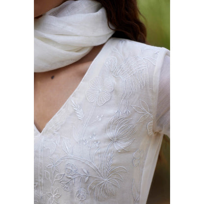 Apeksha Jain Label Ivory Kurta with Pant and Dupatta (Set of 3)