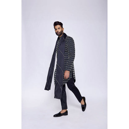 Arjun Kilachand Hand Embroidered Sherwani (Set of 2)