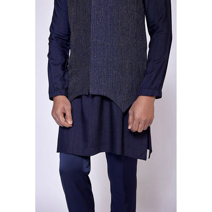 Arjun Kilachand Embroidered Bundi (Set of 3)