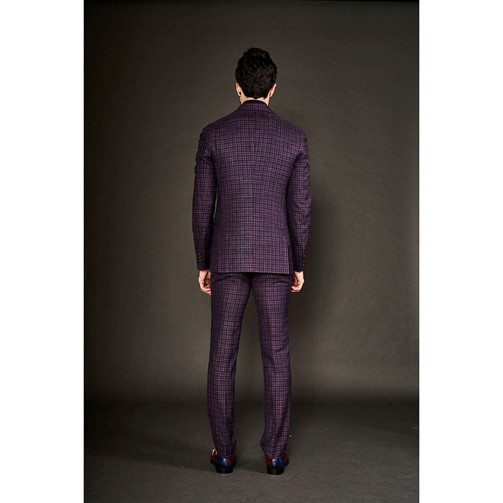 Arjun Kilachand Checks Suit (Set of 2)