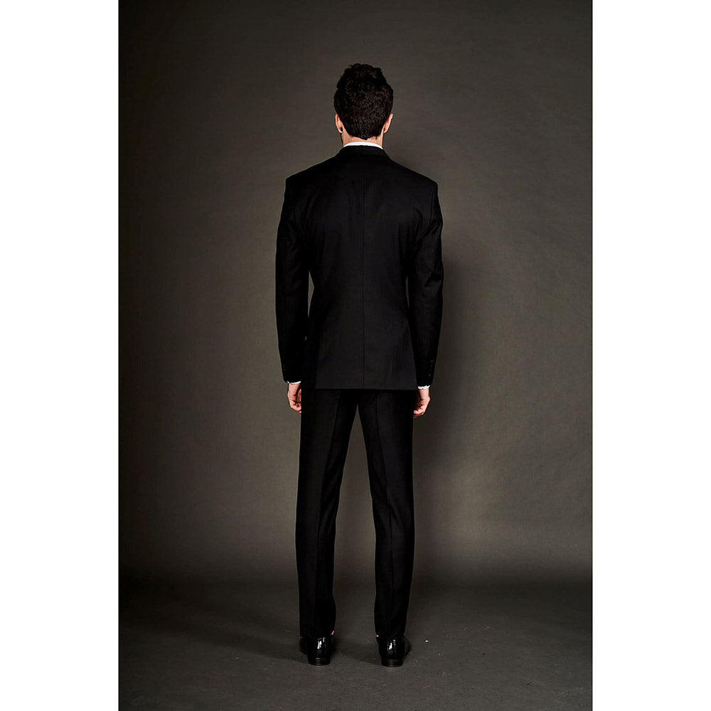 Arjun Kilachand Cut Dana Embroidered Suit (Set of 2)