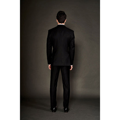 Arjun Kilachand Cut Dana Embroidered Suit (Set of 2)