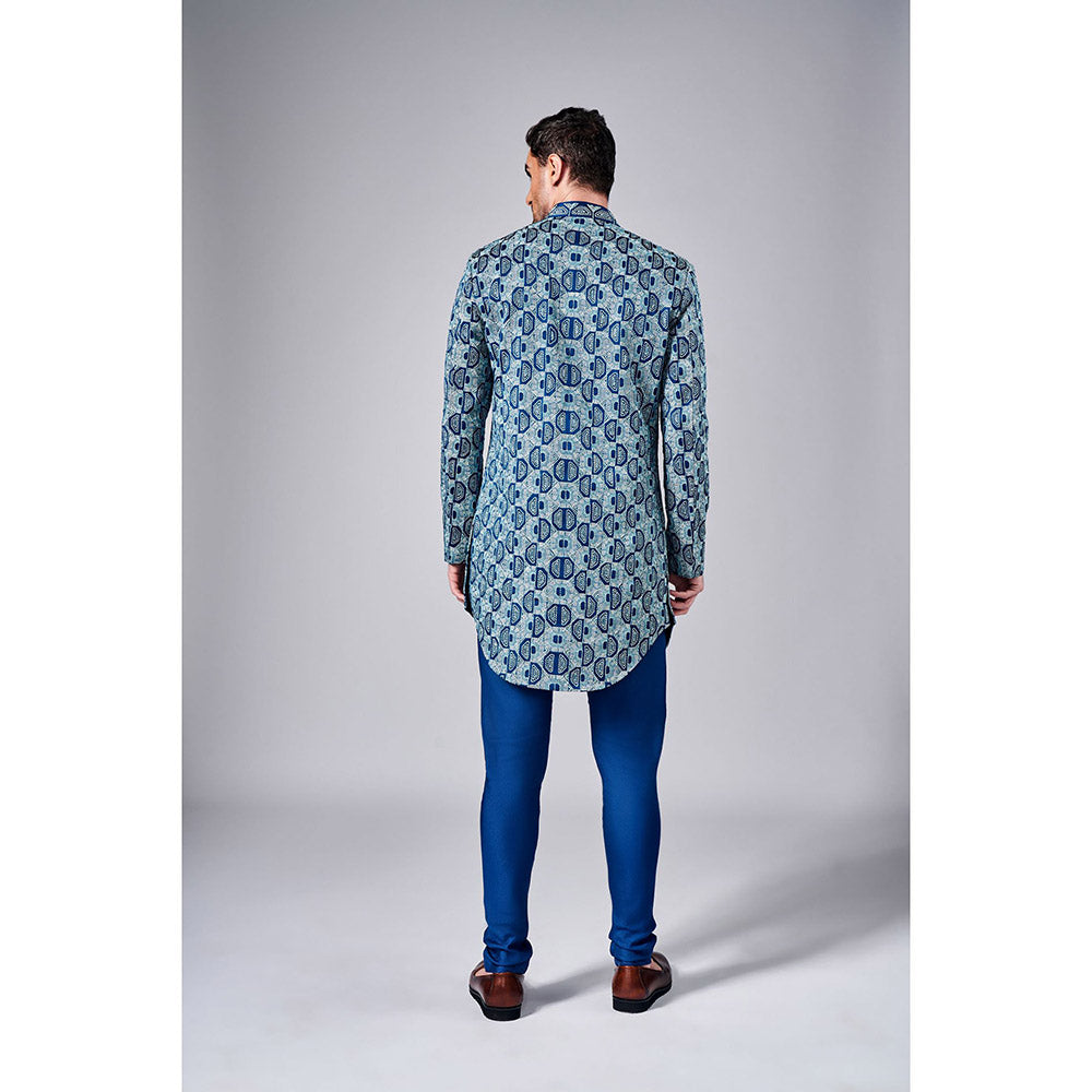 Arjun Kilachand Embroidered Open Sherwani (Set of 2)