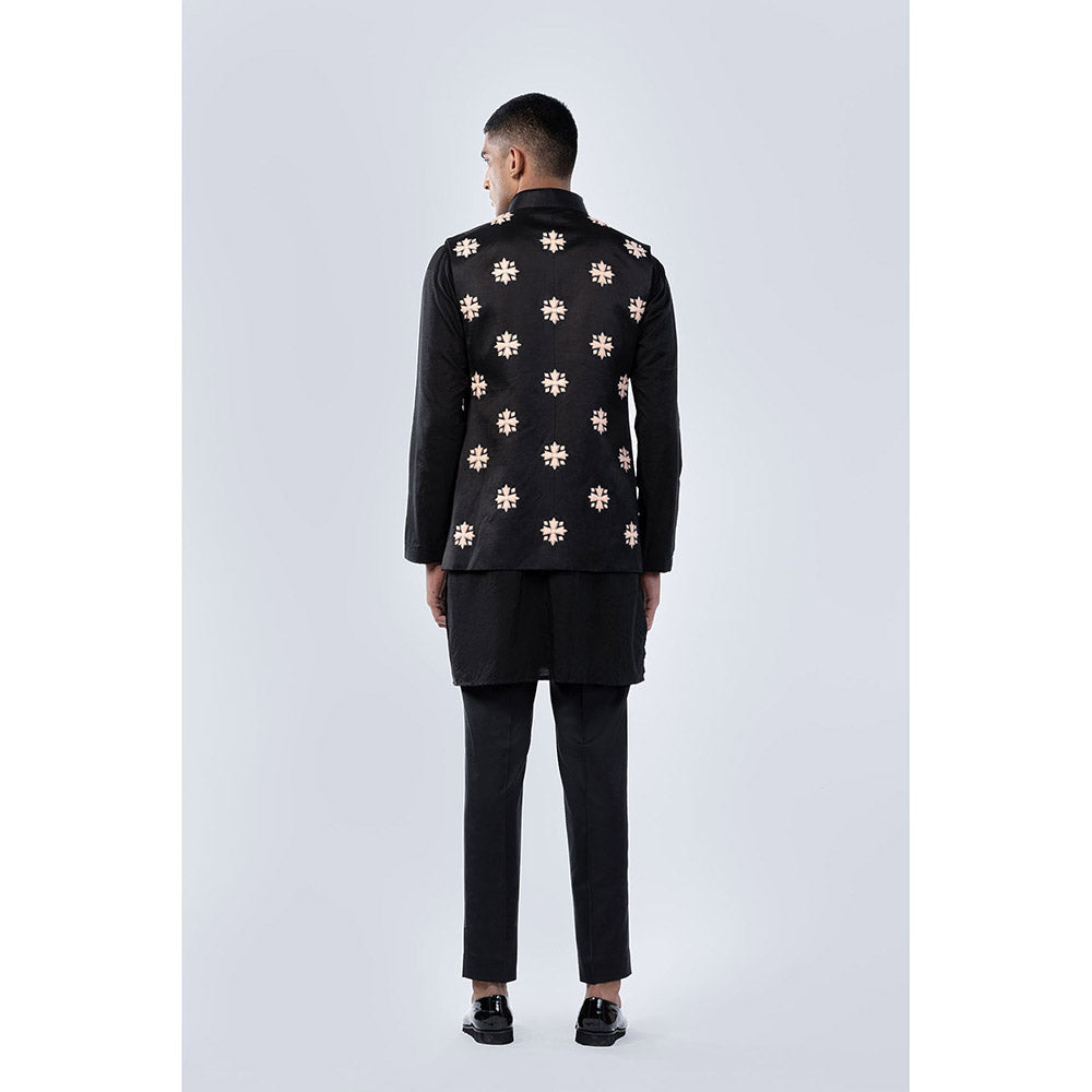 Arjun Kilachand Fractal Motif Bundi (Set of 3)