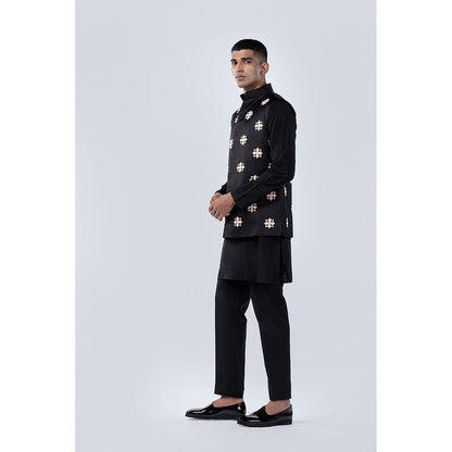 Arjun Kilachand Fractal Motif Bundi (Set of 3)