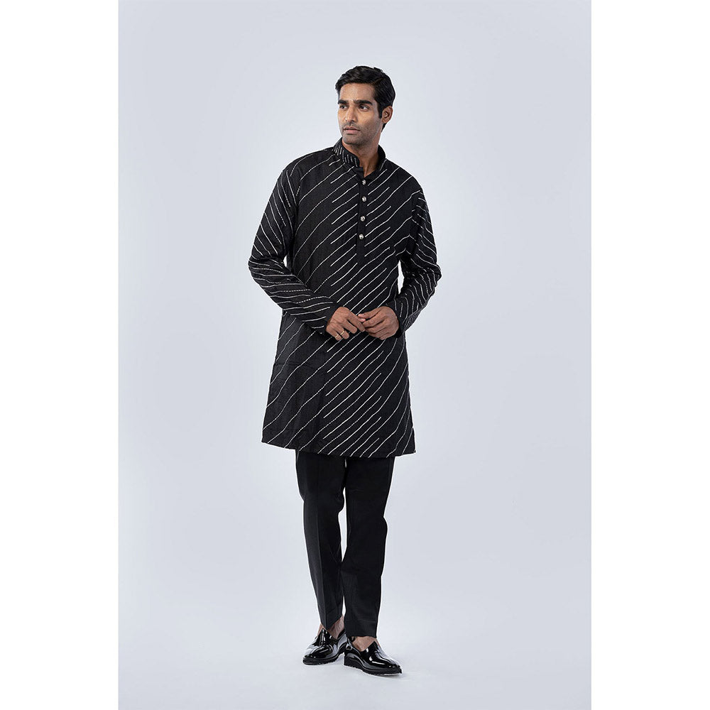 Arjun Kilachand Silver Resham Line Embroidered Kurta