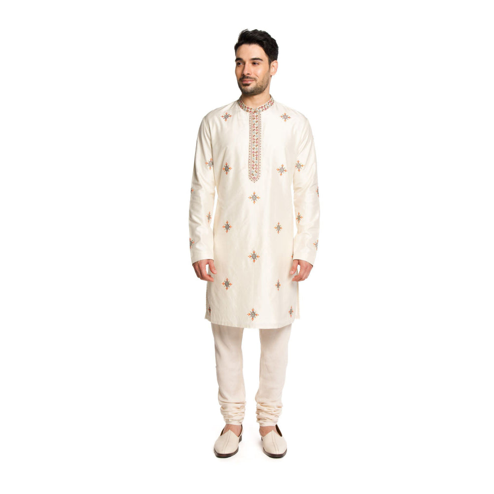 Arjun Kilachand Ivory Kashmiri Thread Work Embroidered Kurta with Churidar (Set of 2)