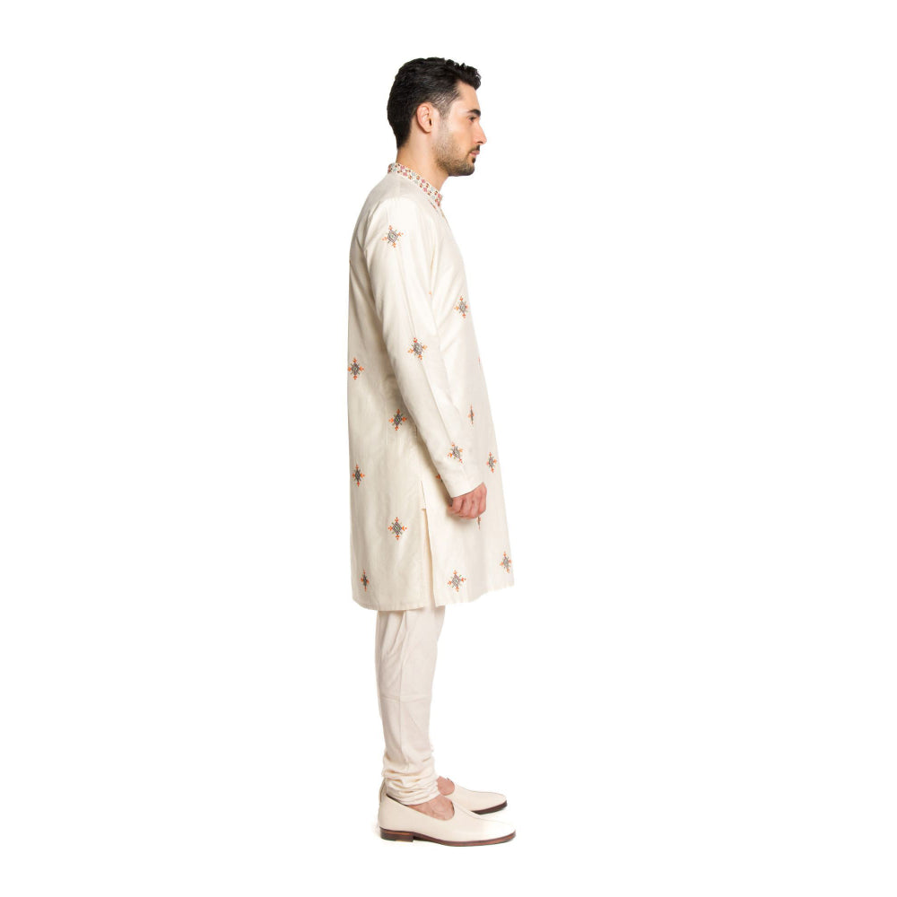 Arjun Kilachand Ivory Kashmiri Thread Work Embroidered Kurta with Churidar (Set of 2)