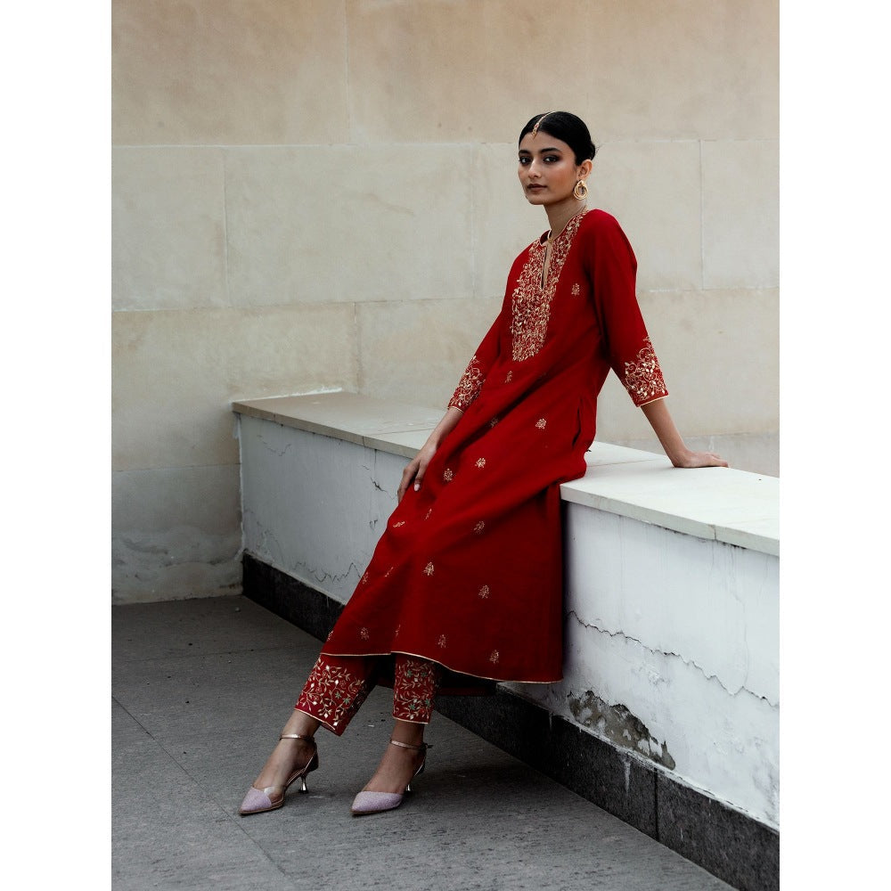 Asaga Red Embroidered Kurta with Pants and Organza Dupatta (Set of 3)