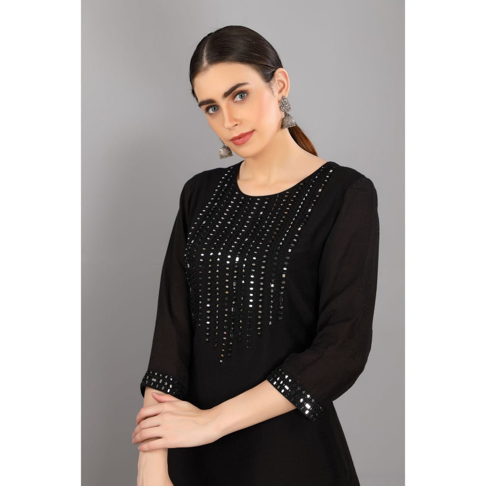 Asaga Bisma Black Embroidered Chanderi Kurta with Pants and Organza Dupatta (Set of 3)