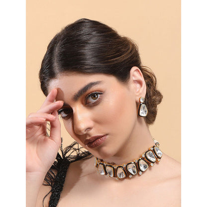 Auraa Trends 22Kt Gold Plated Kundan Black And White Jewellery Set