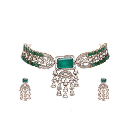 Auraa Trends Green Gold-Plated Kundan-Studded and Beaded Jewellery Set
