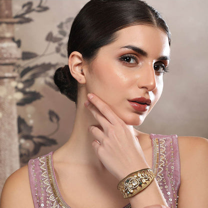 Auraa Trends Green Antique Gold-Plated Bracelet