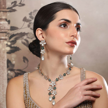 Auraa Trends Green Elegant Floral Diamond-Cut Necklace Set