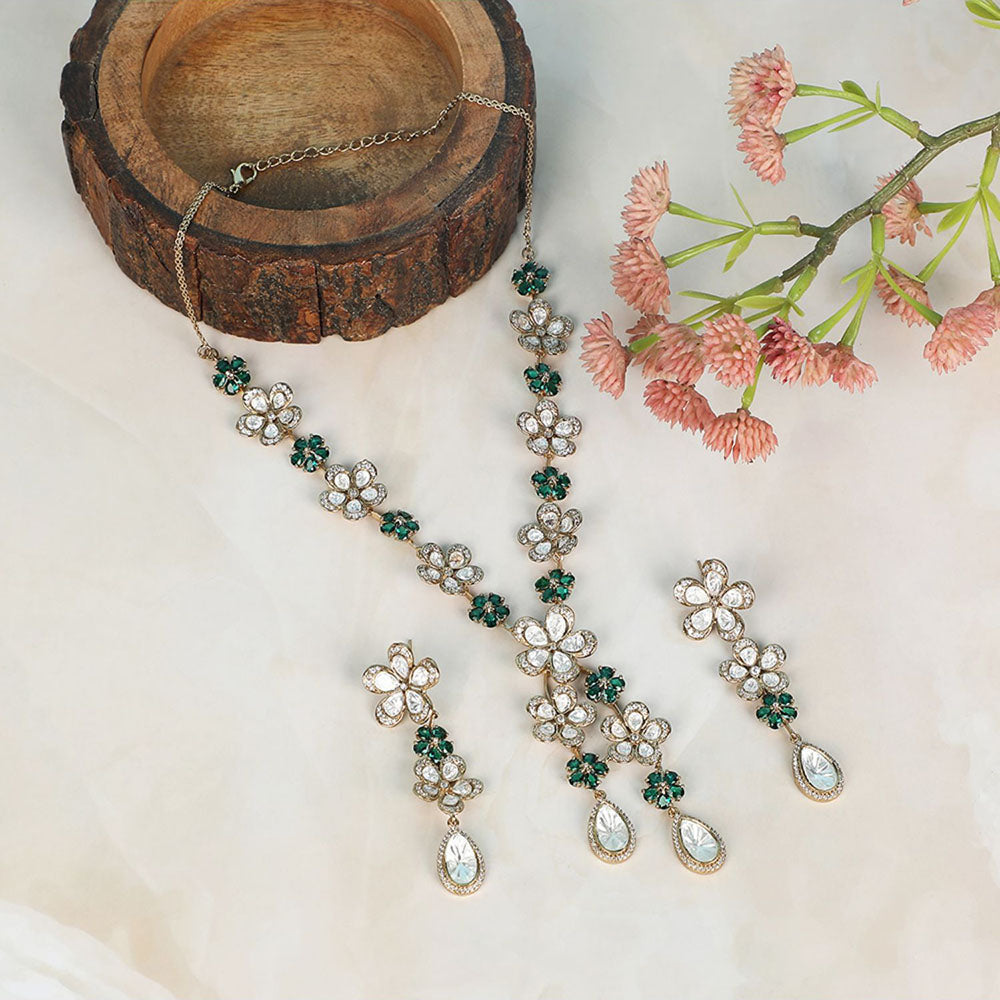 Auraa Trends Green Elegant Floral Diamond-Cut Necklace Set