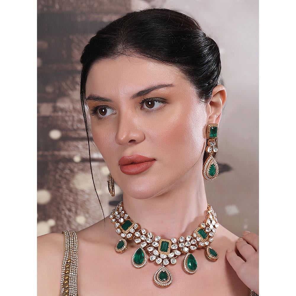 Auraa Trends Luxurious Emerald Green and Crystal Kundan Necklace with Earrings