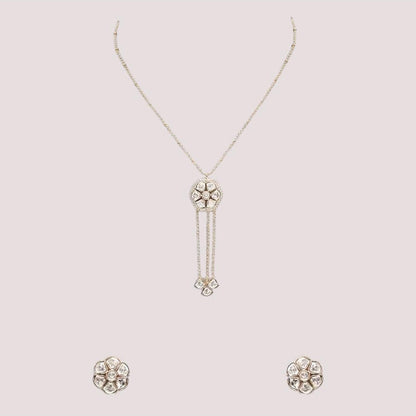Auraa Trends Elegant White Floral Kundan Necklace Set