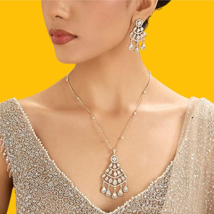 Auraa Trends Delicate Gold-Plated Kundan Pendant Necklace Set