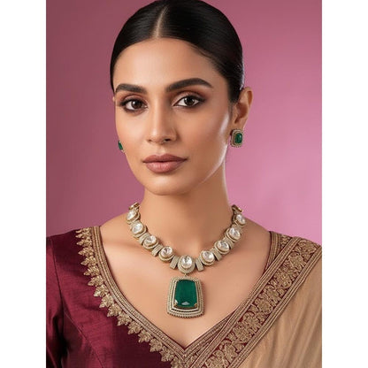 Auraa Trends Elegant Green Pendant Kundan Choker Jewellery Set