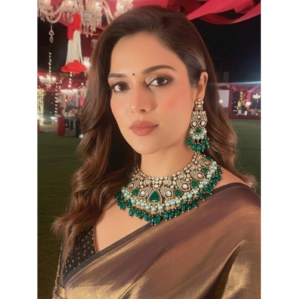 Auraa Trends Elegant Green Gemstone and Pearl Traditional Jewellery Set