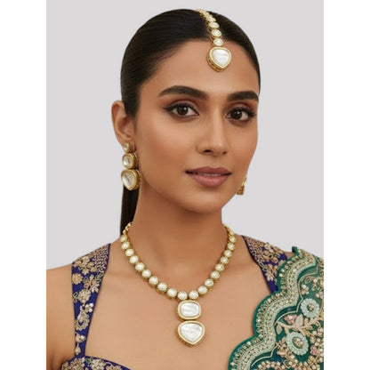 Auraa Trends Traditional Kundan Mirror Polished Necklace with Earrings and Maang Tikka