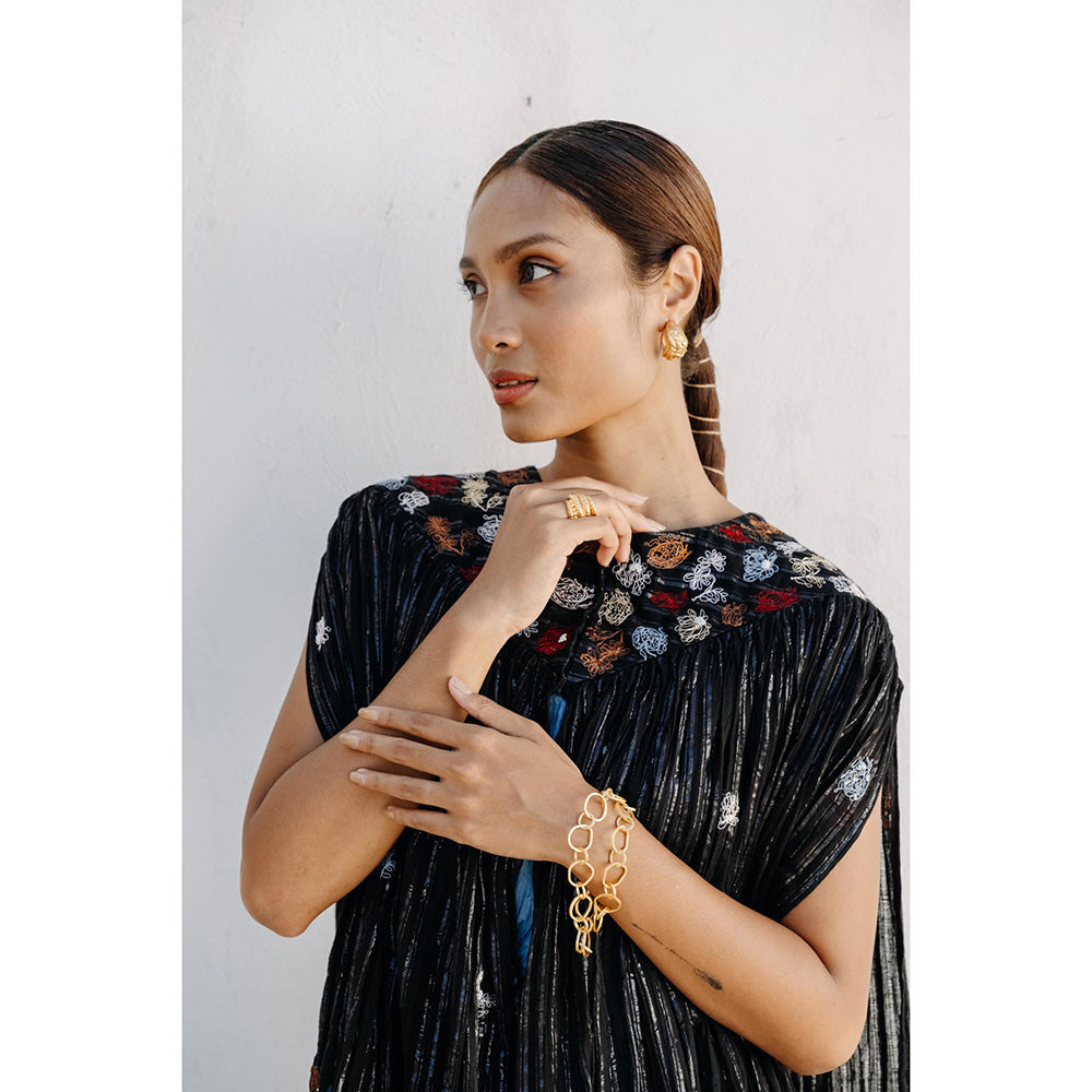 Auruhfy Black Embroidered Ash Cape