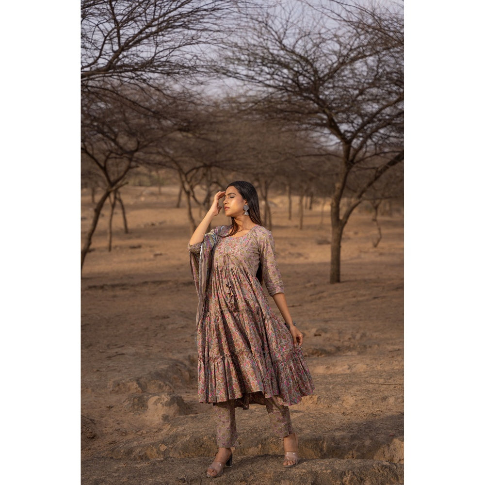 Bannhi by Priyanka Rathore Oyster Classy Suit (Set of 3)