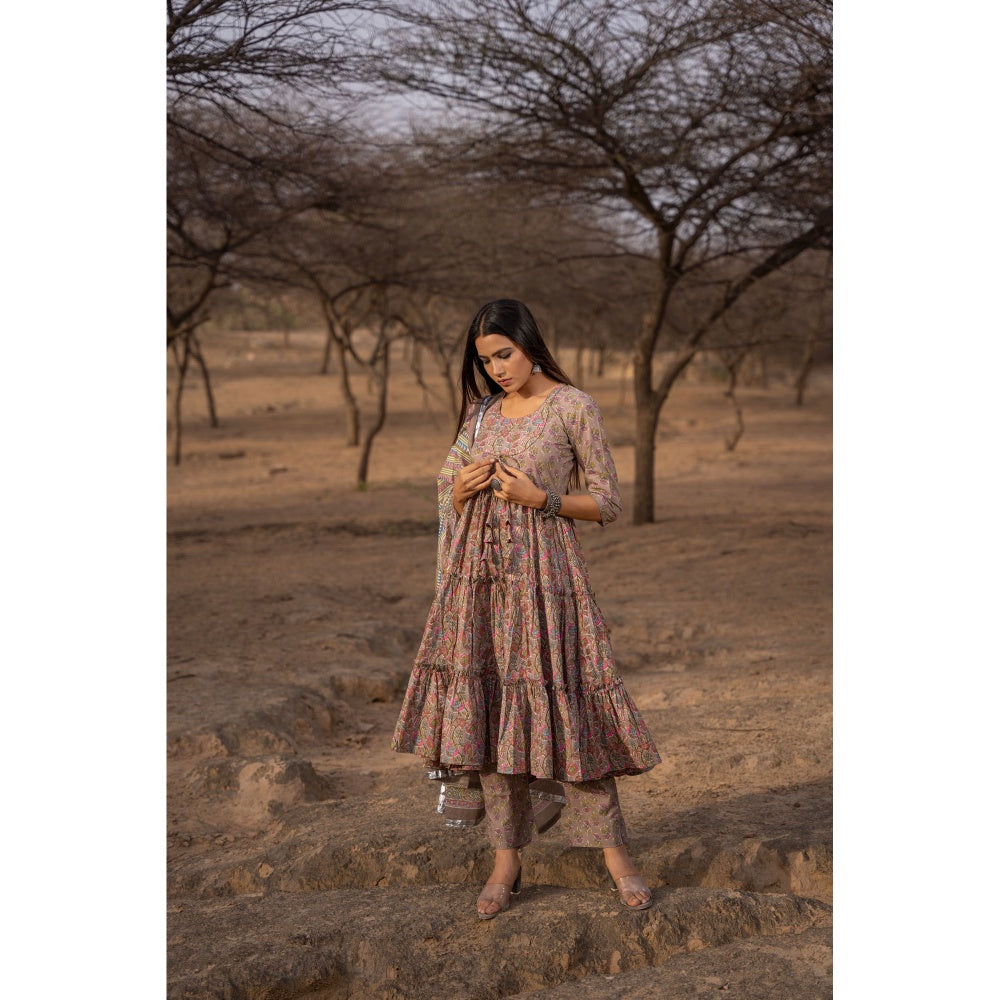 Bannhi by Priyanka Rathore Oyster Classy Suit (Set of 3)