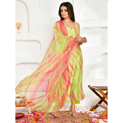 Bannhi by Priyanka Rathore Yadavi Shibori Green Chanderi Anarkali (Set of 3)