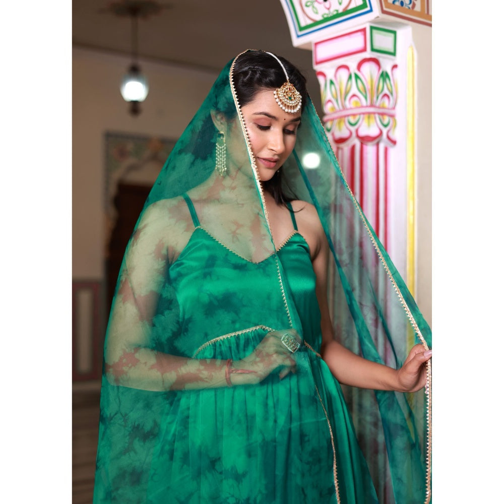 Bannhi by Priyanka Rathore Ila Satin Suit (Set of 3)