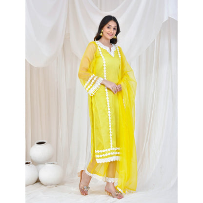 Bannhi by Priyanka Rathore Yellow Organza Kurta With Pant, Inner and Dupatta (Set of 4)