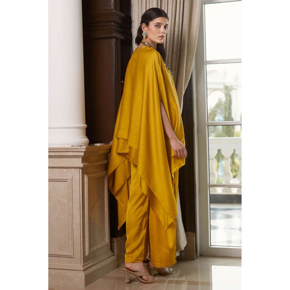 Basanti Kapde aur Koffee Yellow Co-Ord With Necklace (Set of 3)