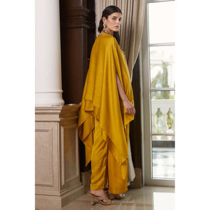 Basanti Kapde aur Koffee Yellow Co-Ord With Necklace (Set of 3)