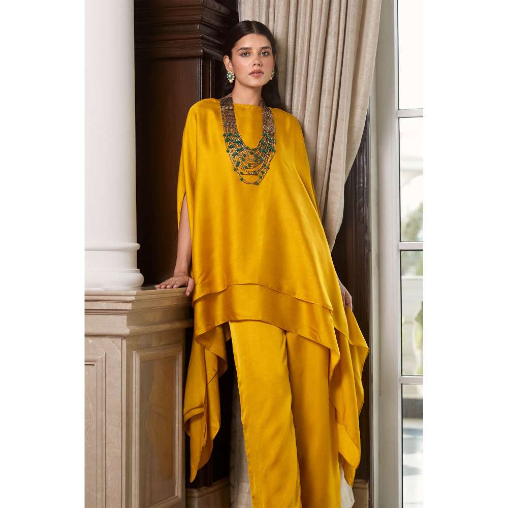 Basanti Kapde aur Koffee Yellow Co-Ord With Necklace (Set of 3)