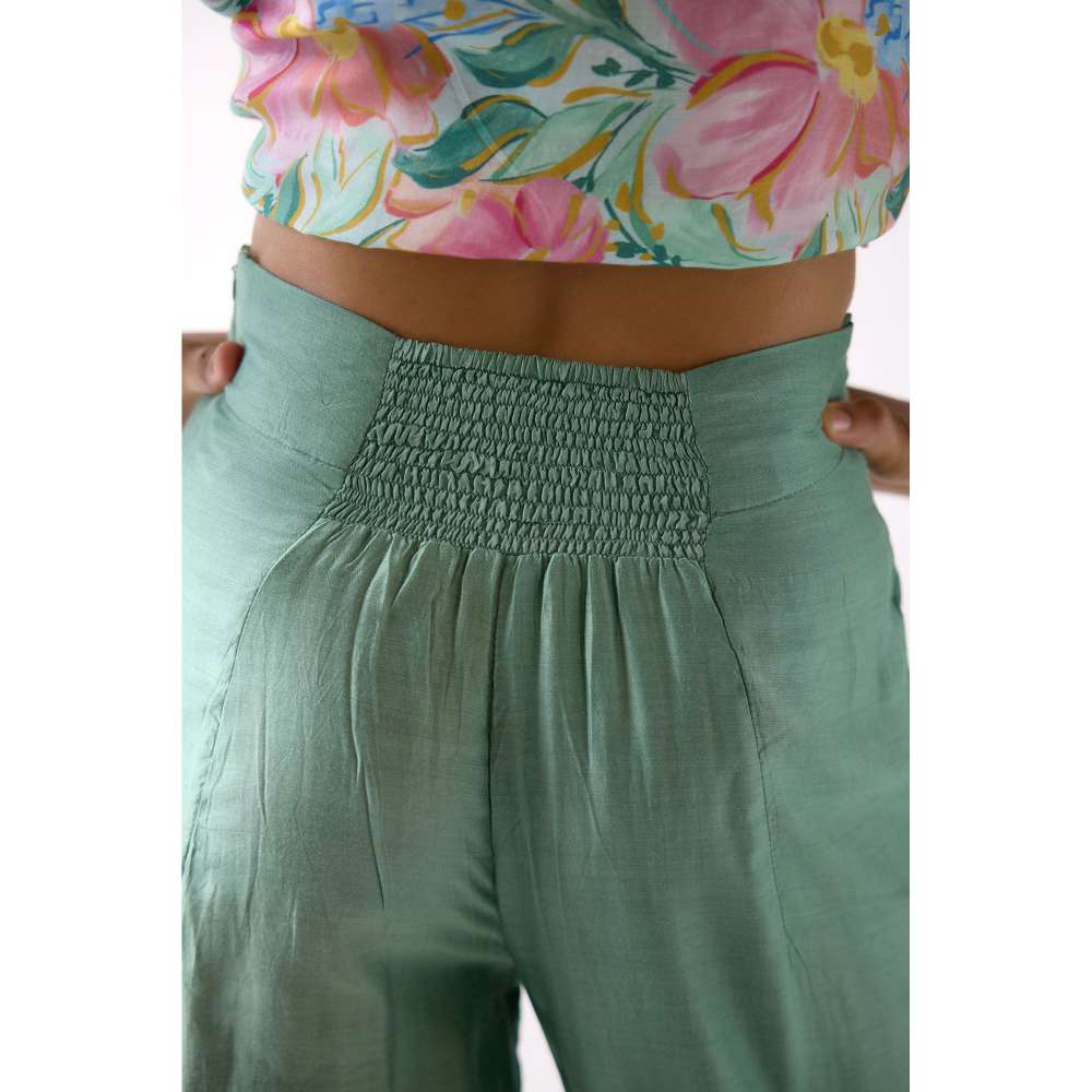 Basanti Kapde aur Koffee Green Straight Fit Pant