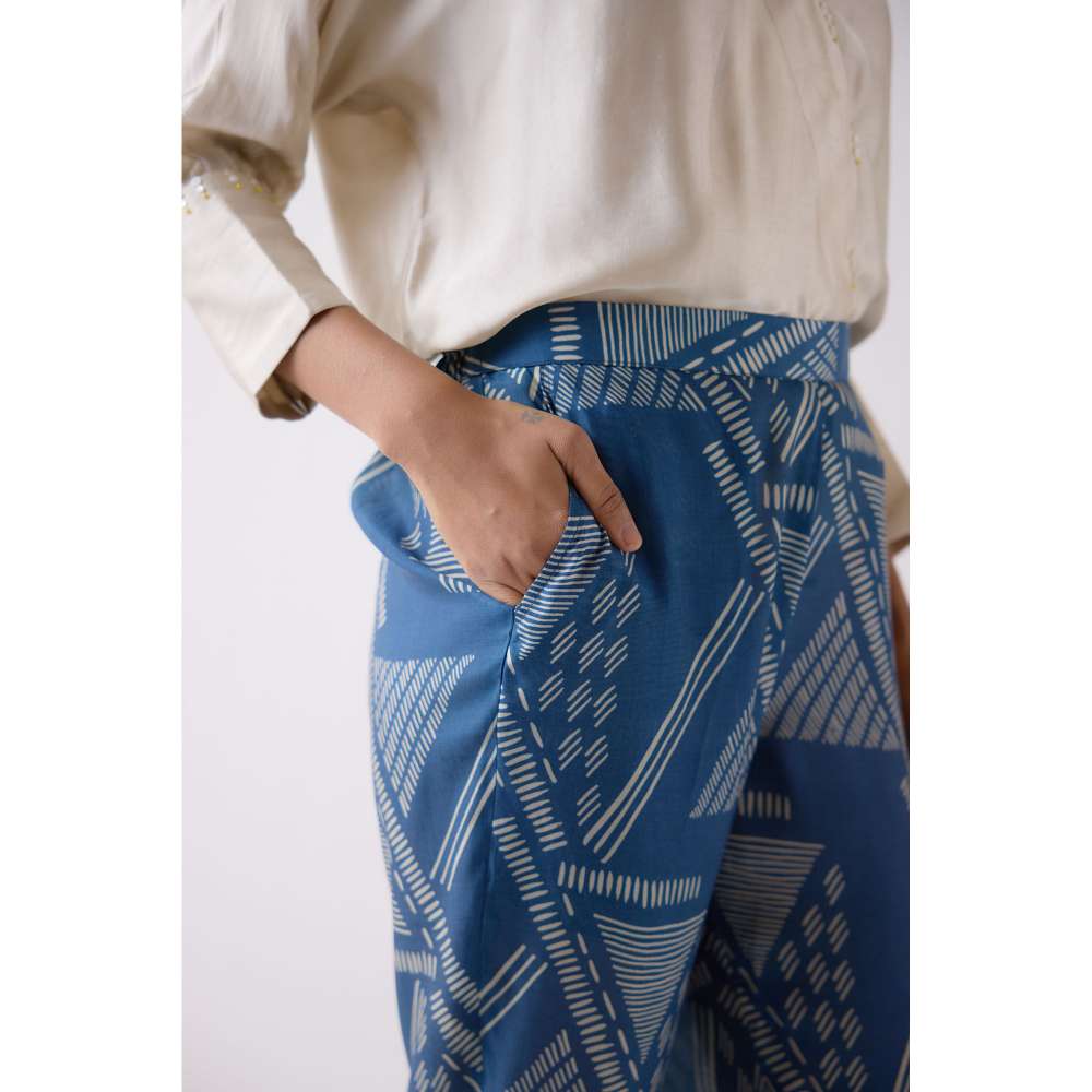 Basanti Kapde aur Koffee Blue Straight Fit Pant
