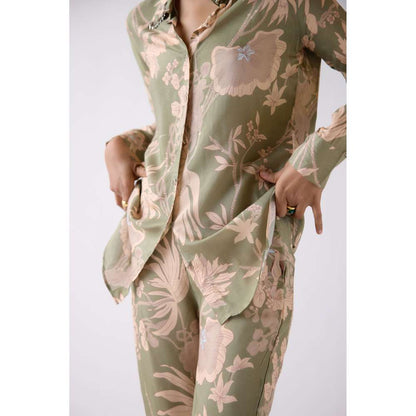 Basanti Kapde aur Koffee Green Muslin Floral Printed Shirt