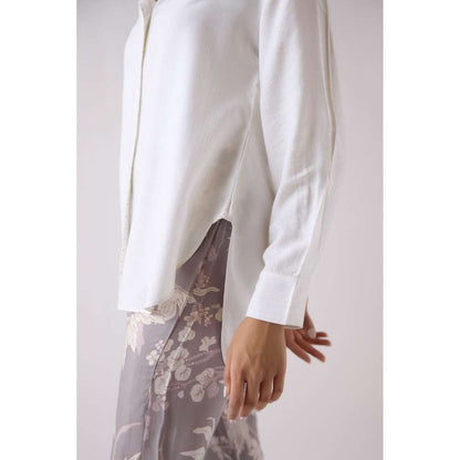 Basanti Kapde aur Koffee White Cotton Blend Shirt