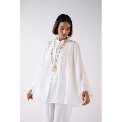 Basanti Kapde aur Koffee White Crushed Satin Top With Mala (Set of 2)