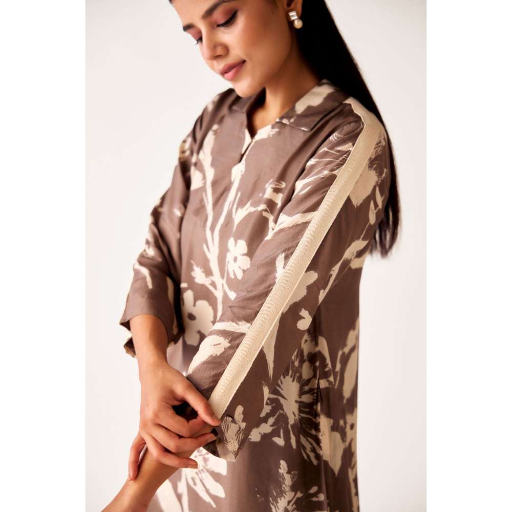 Basanti Kapde aur Koffee Brown Crepe Floral Print Kurta and Pant (Set of 2)